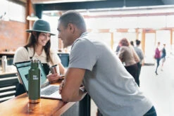 Klean Kanteen Edelstahl Isolierflasche Classic 592ml Loop Cap - Fresh Pine Matt (dunkelgrün) -Schulbedarf 44092