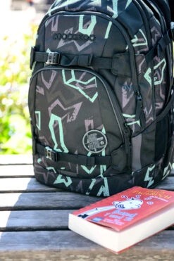 Schulrucksack Coocazoo MATE, Reflective Graffiti, AGR-Zertifikat -Schulbedarf 66161