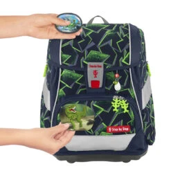 Schulranzen-Set 2IN1 PLUS Step By Step, "Wild T-Rex Taro" (5-teiliges Set), AGR Zertifikat 16 Schulranzen-Set 2IN1 PLUS Step By Step, "Wild T-Rex Taro" (5-teiliges Set), AGR Zertifikat -Schulbedarf 76253