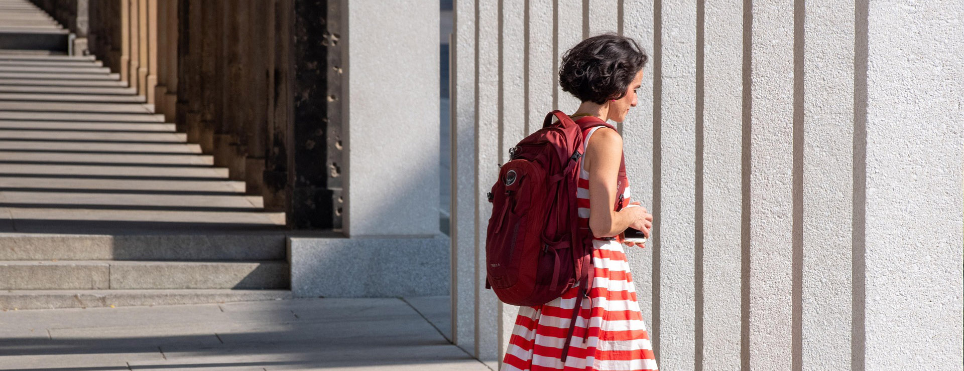 Titelseite 1 Titelseite -Schulbedarf woman 5596173 1920